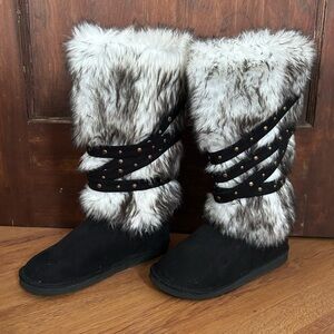 JustFab Black Suede-Look Winter Boots with White/Gray Faux Fur
